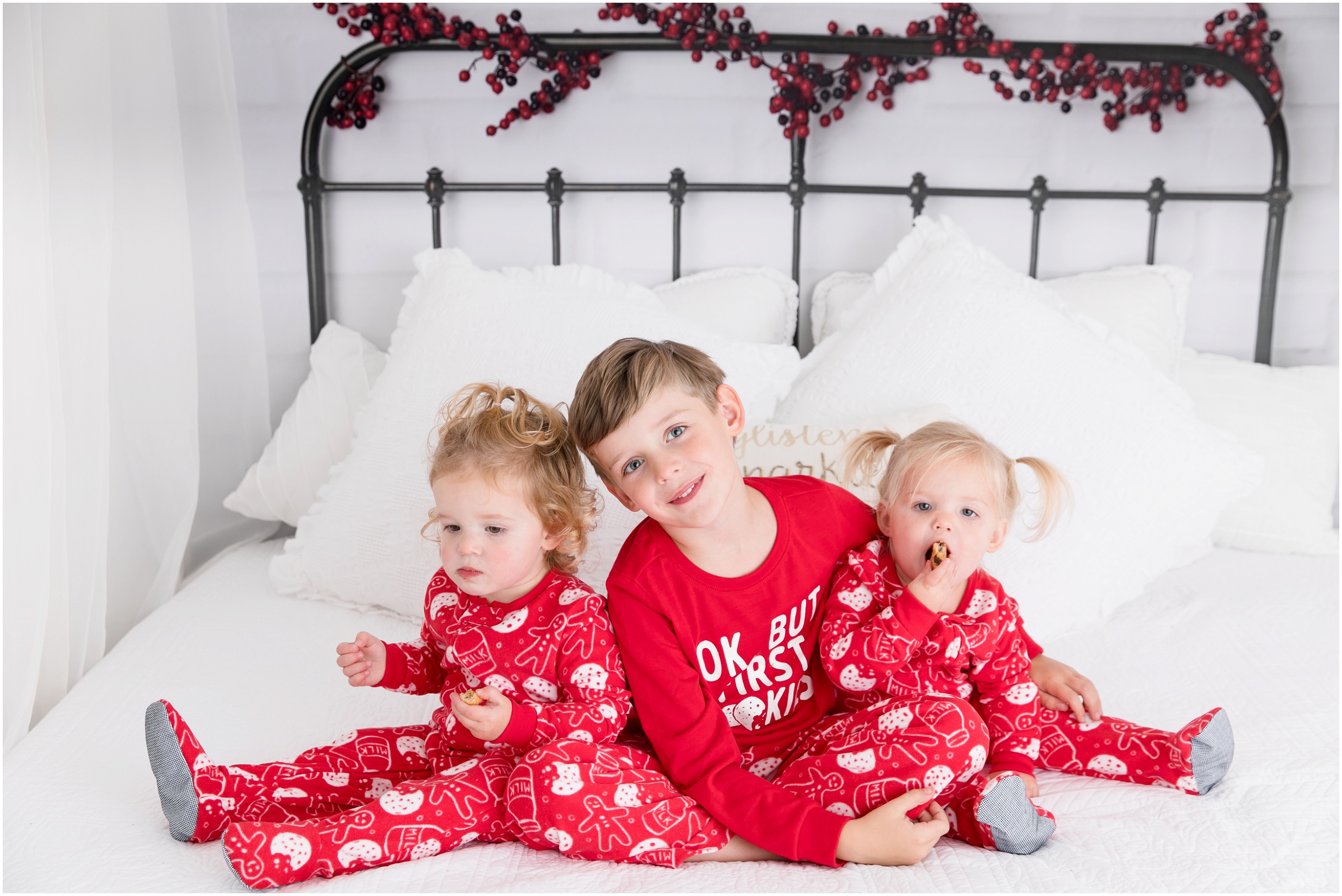 Edmonton Christmas Mini Sessions, nc photography, edmonton family photographer, christmas mini sessions, edmonton family photographer, yeg photographer, st albert photographer, christmas mini photos edmonton, matching pjs, family matching pajamas