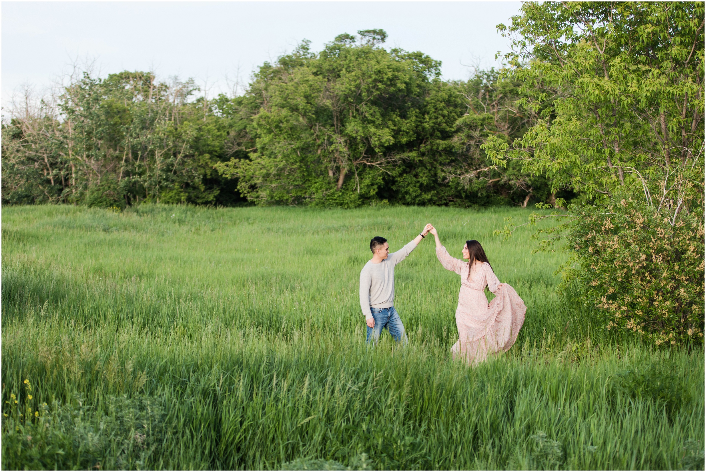 engagment photos, edmonton engagement photographer, nc photography, edmonton wedding photographer, outdoor engagement photos, field engagement photos, what to wear for engagement photos
