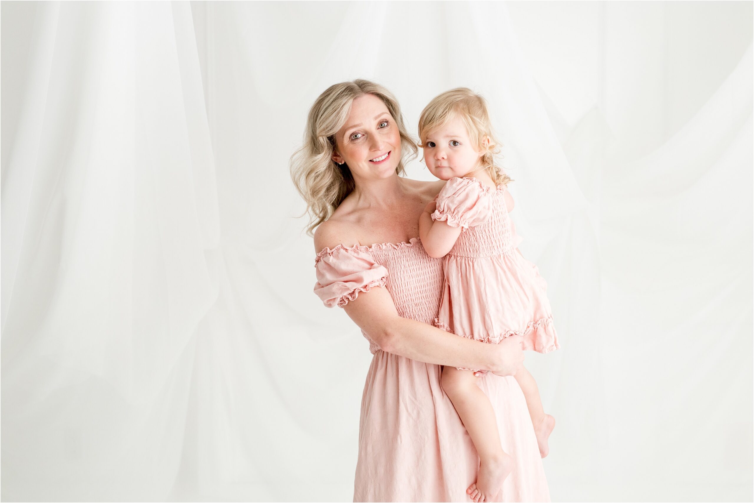 mommy and me photos, edmonton family photographer, light and airy photography, what to wear for family photos, nc photography, st albert photographer