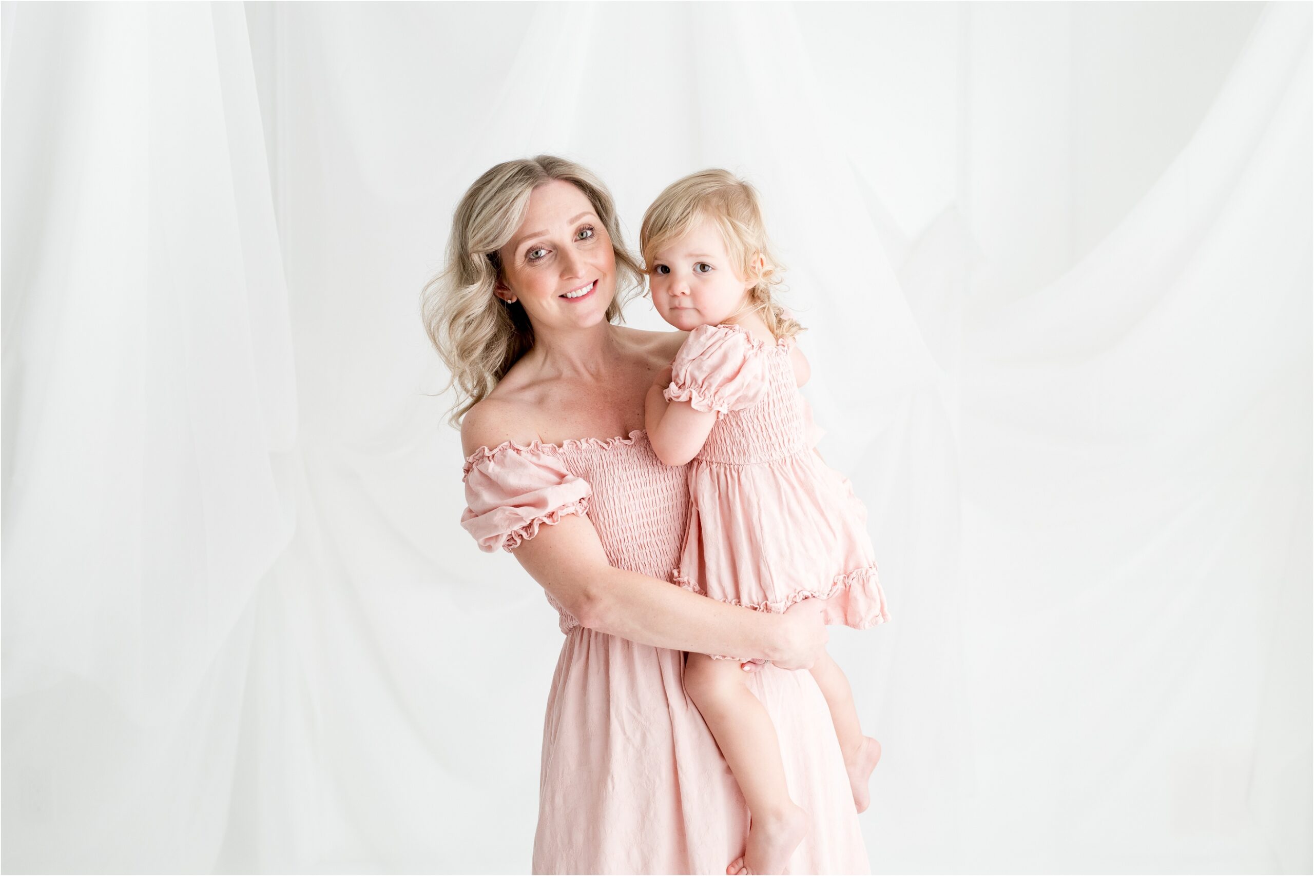 mommy and me photos, edmonton family photographer, light and airy photography, what to wear for family photos, nc photography, st albert photographer